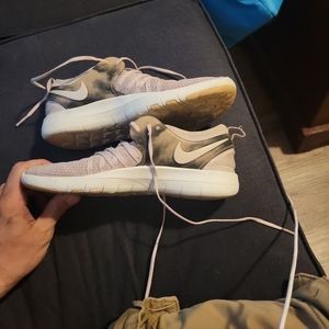 Nike Trianing Atheltic shoes. Women's size 6. like new condition